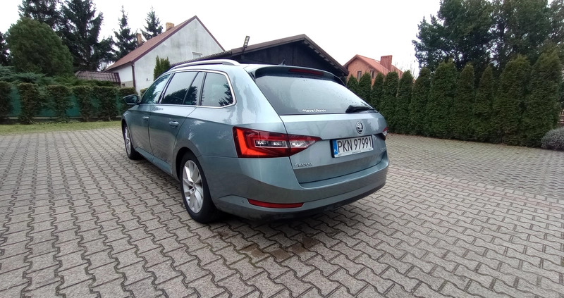 Skoda Superb cena 64900 przebieg: 223300, rok produkcji 2016 z Ślesin małe 172